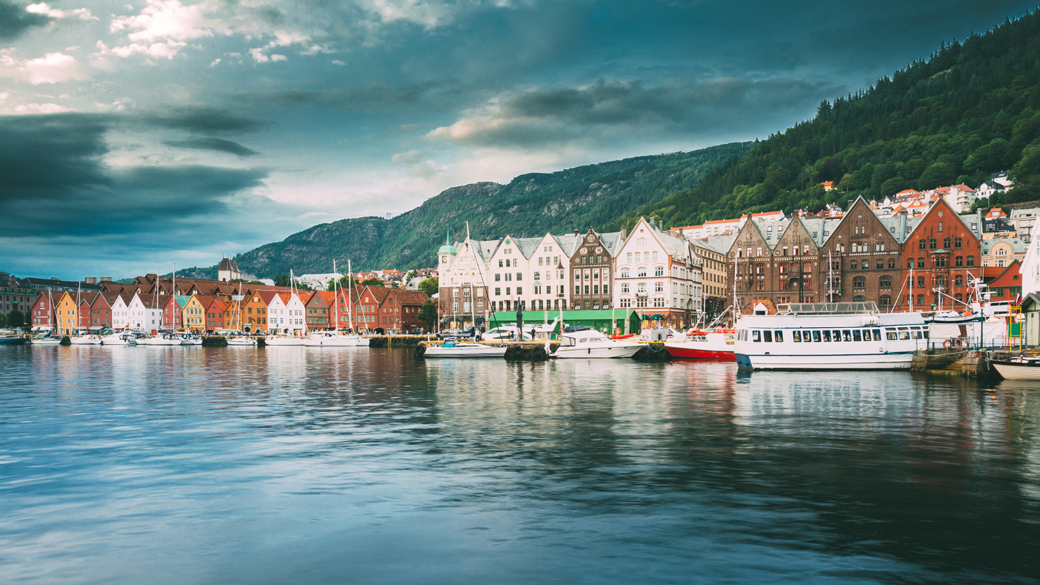 bergen-norway-view-of-historical-architecture-b-2025-02-25-21-42-34-utc